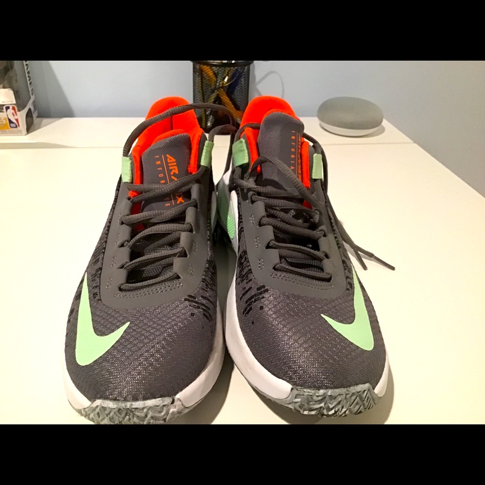 Nike air max infuriates 2 size six U.S.